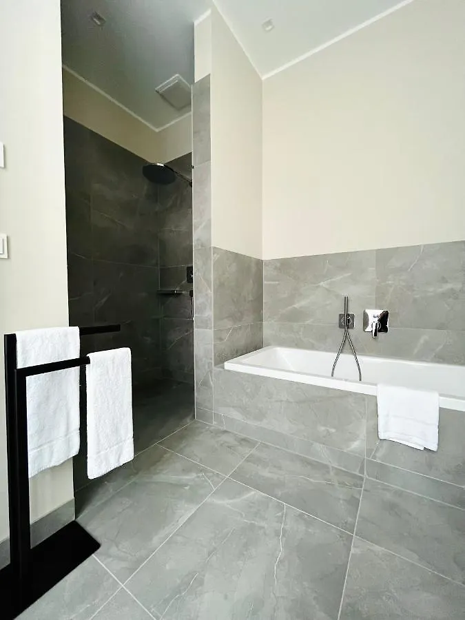 Luxury Home / 3-Raum-Suite An Der Frauenkirche / 2 Dresden 0*,  Germany