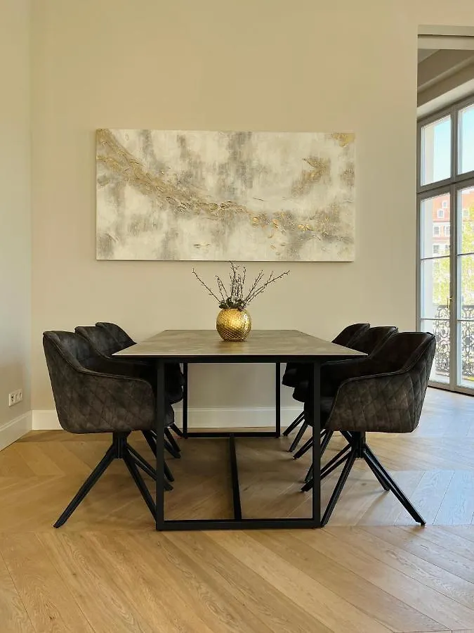 Luxury Home / 3-Raum-Suite An Der Frauenkirche / 2 Dresden Apartment